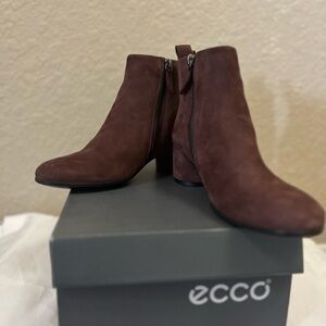 ECCO Women's Dark Brown Ankle Booties